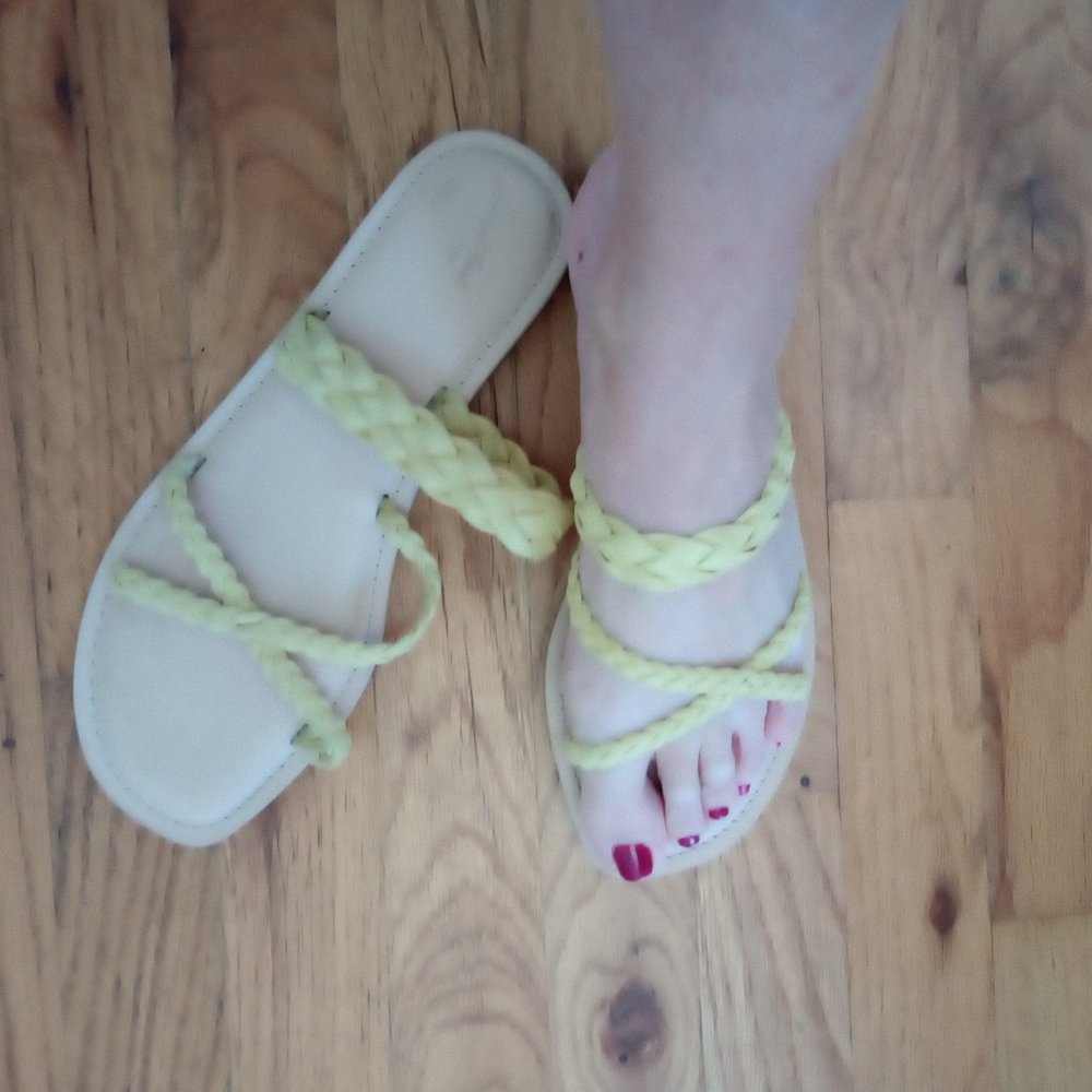 Flat sandals